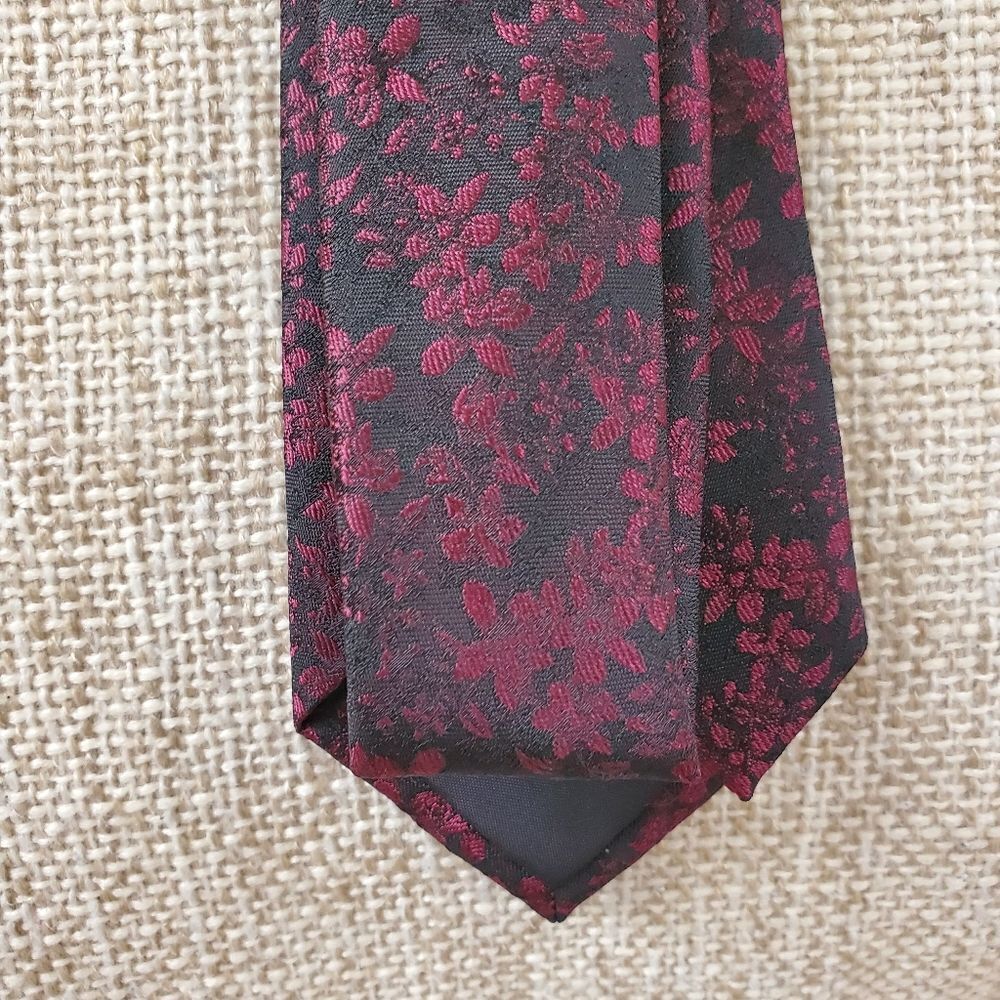 Bar III Mitchell Floral Tie - Picture 8 of 9
